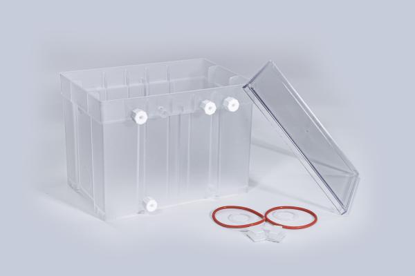 Xpress Dialysis Box mit Schlauchanschlüssen